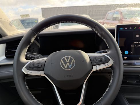 New 2026 Volkswagen Tiguan SE image 14