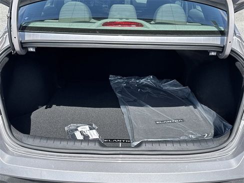 New 2025 Hyundai Elantra SEL image 14