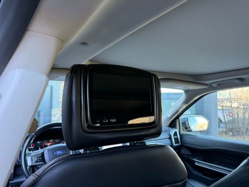 Used 2019 Ford Expedition Platinum image 12