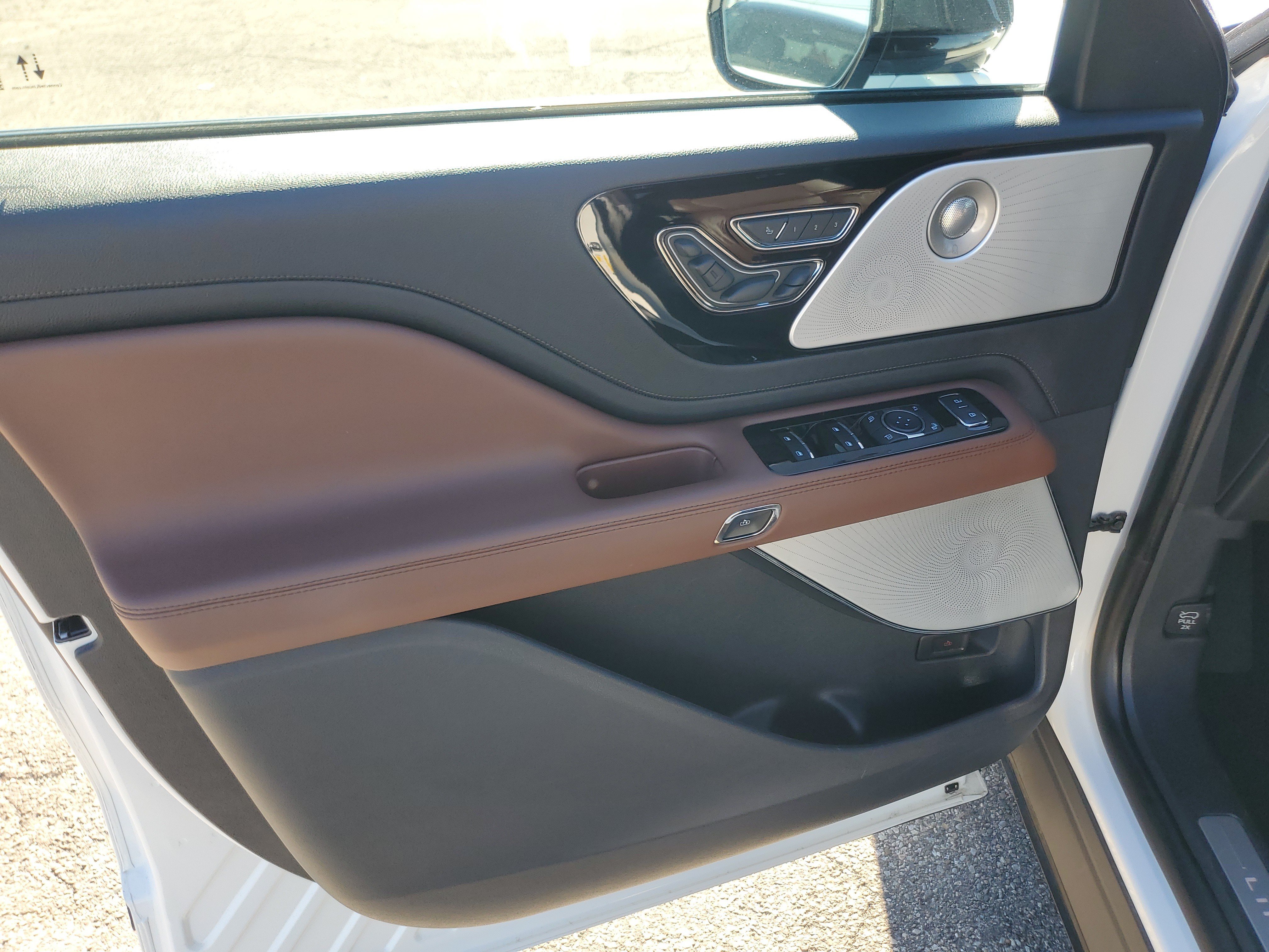 Used 2025 Lincoln Aviator Reserve w/ Equipment Group 201A AWD/4WD image 10