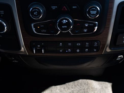 Used 2017 RAM 2500 Laramie w/ Convenience Group AWD/4WD image 17