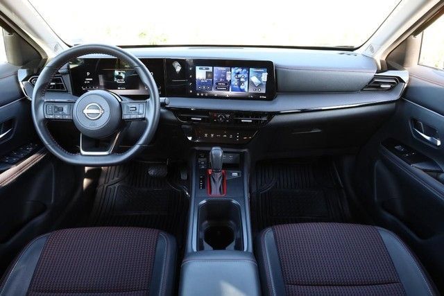 Certified 2026 Nissan Kicks SR FWD image 22