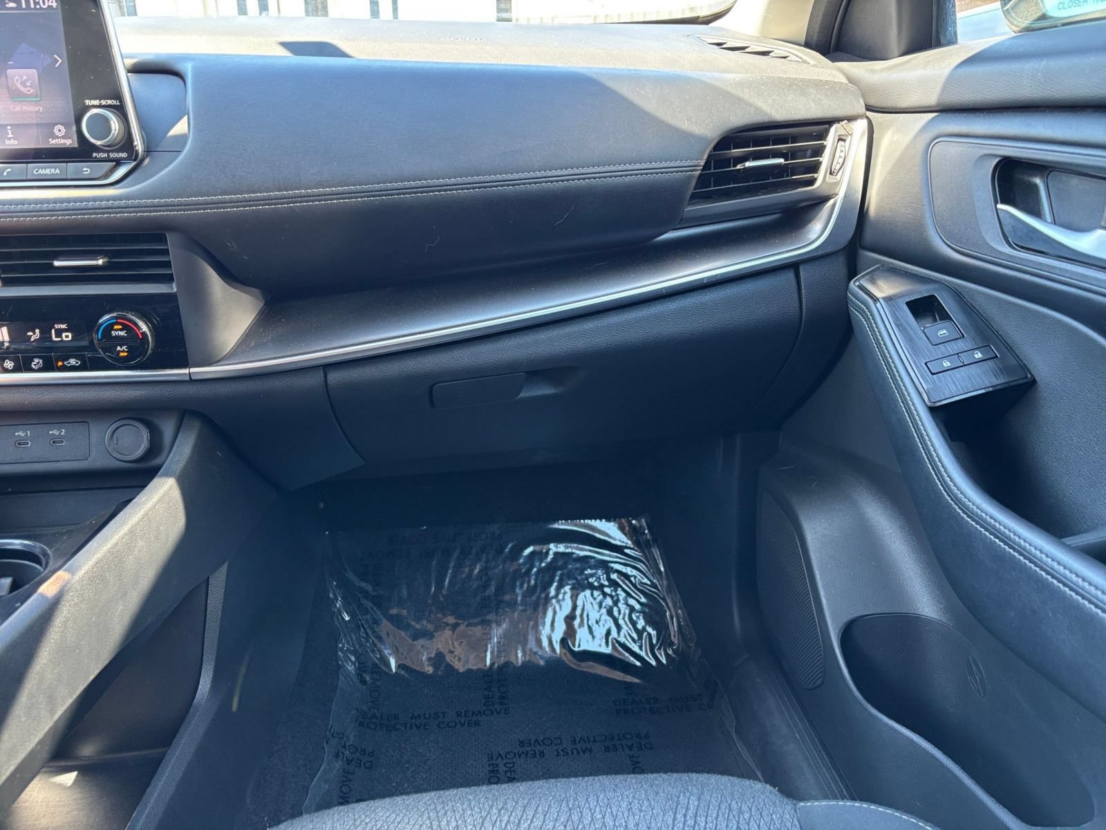 Used 2025 Nissan Rogue SV FWD image 36