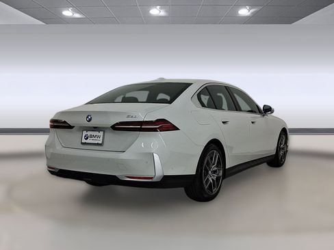 New 2026 BMW 530i image 9