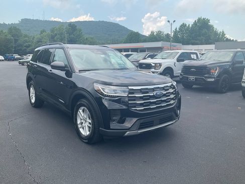 New 2026 Ford Explorer Active RWD image 3