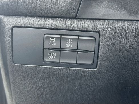 Used 2016 MAZDA MAZDA3 i Sport w/ Preferred Equipment Package FWD image 10