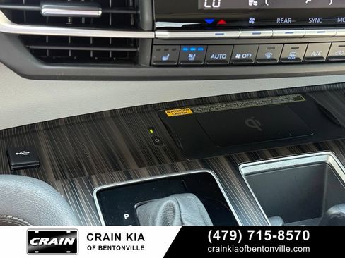 Used 2023 Toyota Sienna Limited FWD image 18