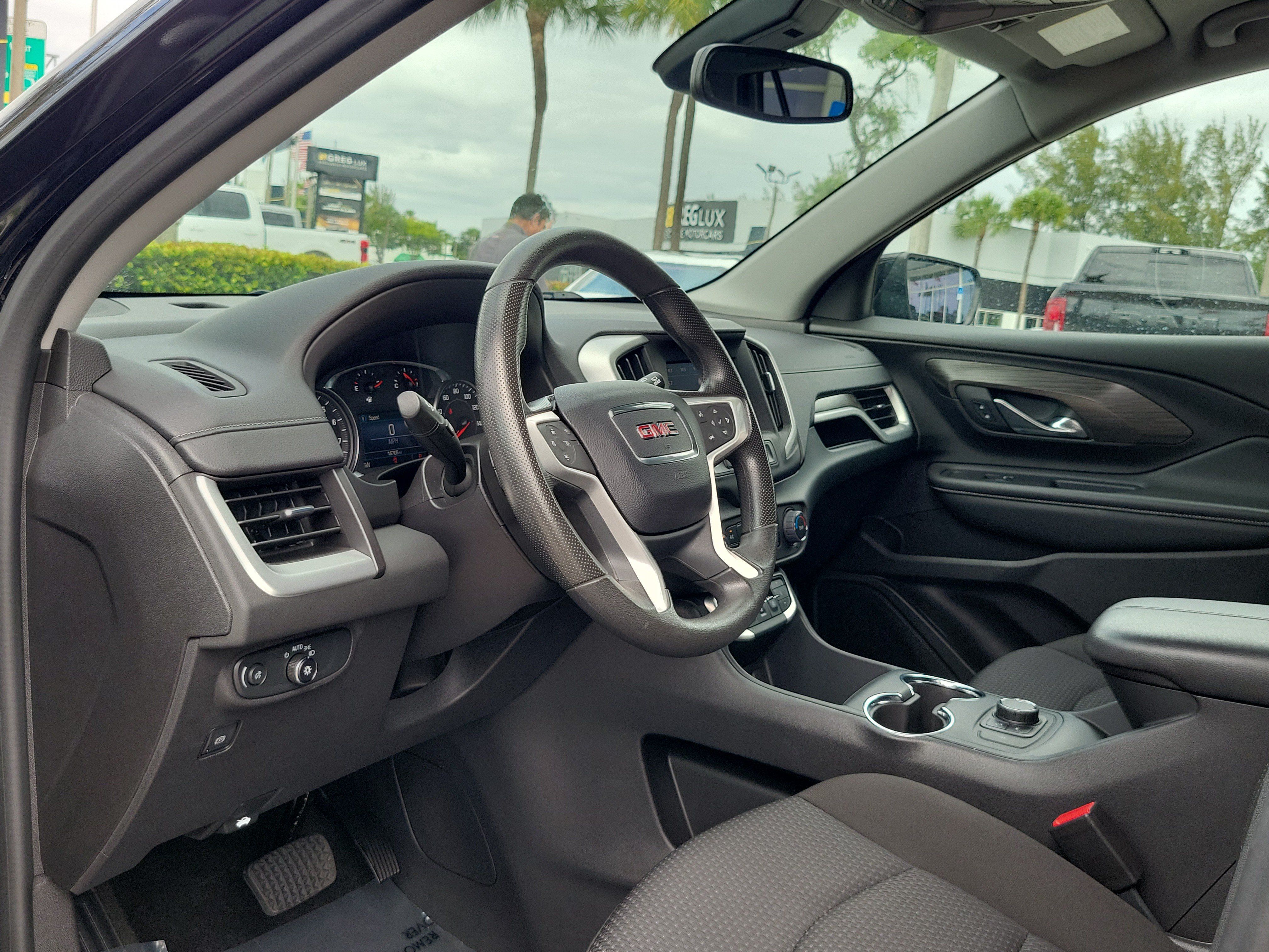 Used 2024 GMC Terrain SLE FWD image 9
