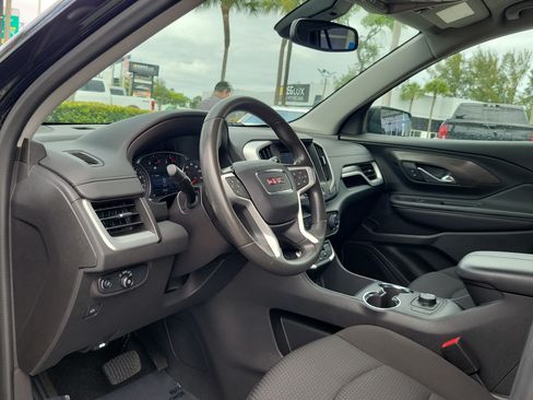 Used 2024 GMC Terrain SLE FWD image 9