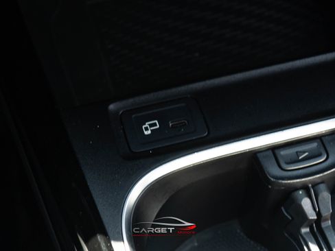 Used 2020 Mercedes-Benz CLA 250 w/ Premium Package image 36