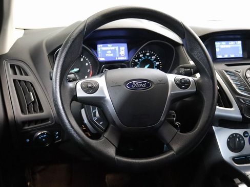 Used 2014 Ford Focus SE w/ SE Winter Package image 10