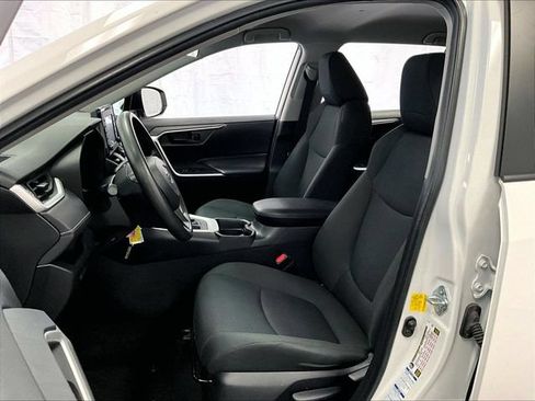 Used 2021 Toyota RAV4 LE AWD/4WD image 24