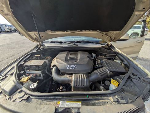 Used 2012 Jeep Grand Cherokee Laredo w/ Laredo E Group image 32