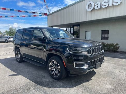 Used 2024 Jeep Wagoneer Series II w/ Flexible Seating Group RWD image 2