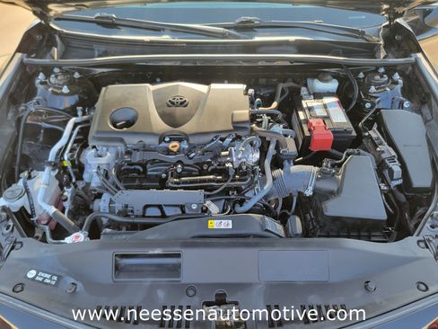 Used 2022 Toyota Camry LE image 34