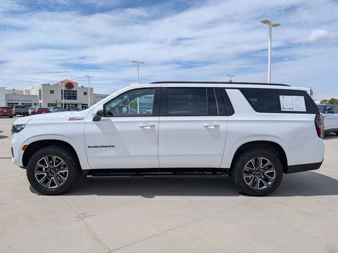 Used 2024 Chevrolet Suburban Z71 w/ Luxury Package AWD/4WD image 3