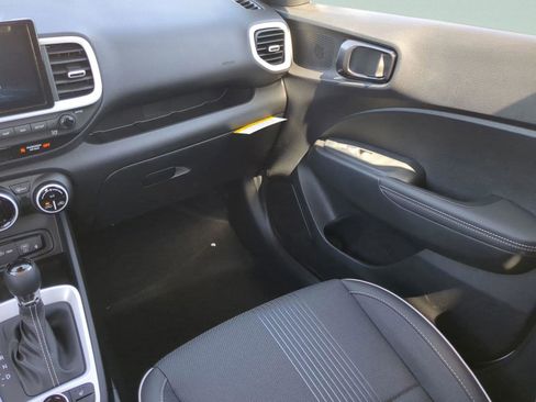New 2025 Hyundai Venue Limited image 13