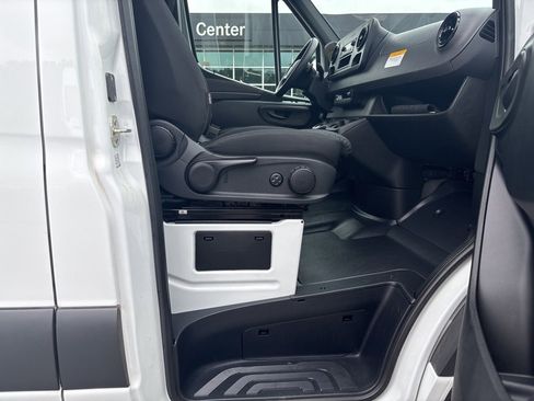 Used 2023 Mercedes-Benz Sprinter 144 Cargo image 31