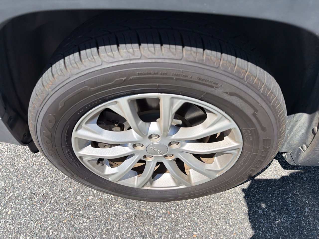 Used 2021 Jeep Cherokee Latitude FWD image 11