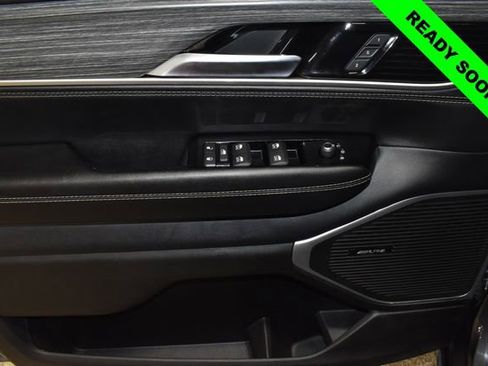 Certified 2024 Jeep Wagoneer Series II w/ Flexible Seating Group AWD/4WD image 29