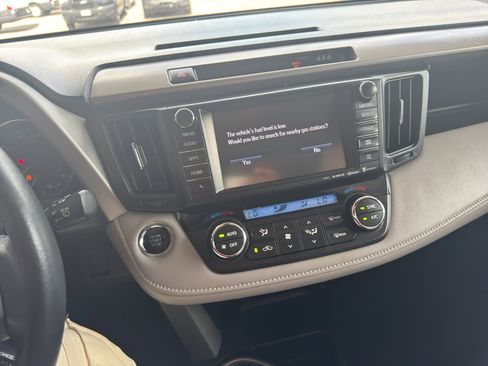 Used 2018 Toyota RAV4 Limited image 25