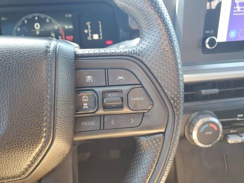 Certified 2025 Toyota Tacoma SR5 AWD/4WD image 18