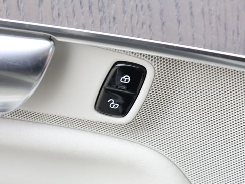 Used 2023 Volvo XC90 B6 Ultimate w/ Protection Package Premier image 14