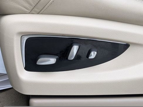 Used 2018 Cadillac Escalade Premium Luxury image 19