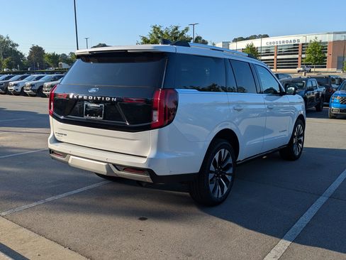Certified 2025 Ford Expedition Platinum w/ Driver's Package AWD/4WD image 4