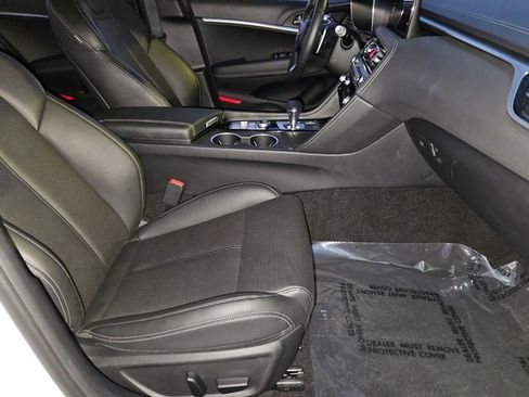 Used 2025 Genesis G70 2.5T image 19