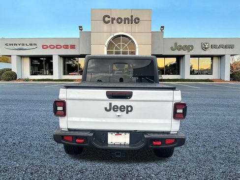 Used 2025 Jeep Gladiator Rubicon w/ Convenience Group AWD/4WD image 4