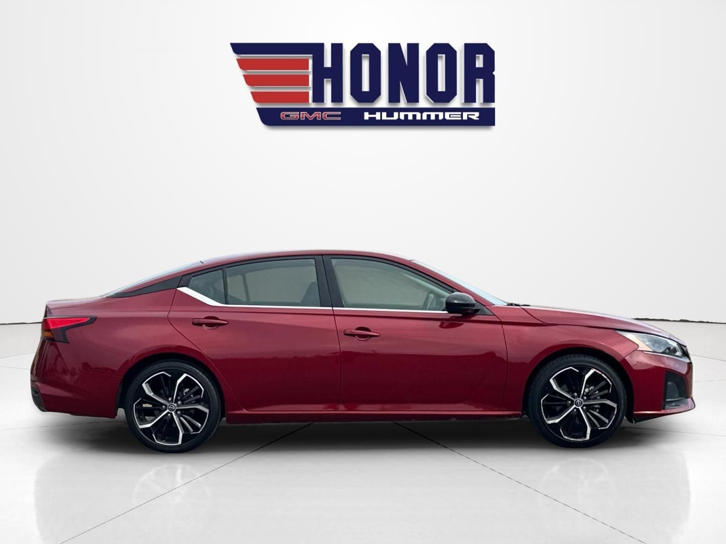 Used 2024 Nissan Altima 2.5 SR FWD image 3