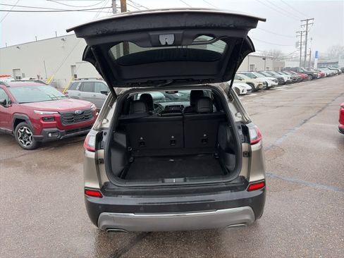 Used 2021 Jeep Cherokee Limited image 16