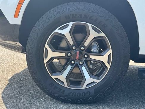New 2026 GMC Yukon AT4 Ultimate w/ LPO, Floor Liner Package AWD/4WD image 13