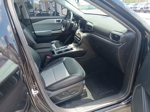 Used 2022 Ford Explorer XLT w/ Equipment Group 202A RWD image 20