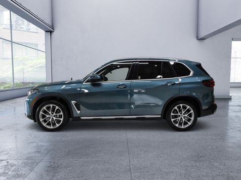 Used 2024 BMW X5 xDrive40i w/ Premium Package AWD/4WD image 4