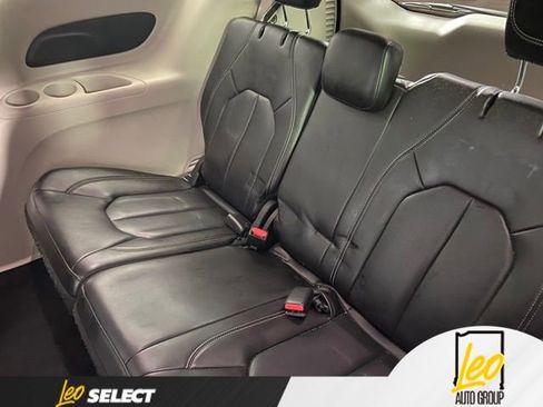 Used 2023 Chrysler Pacifica Touring-L FWD image 23