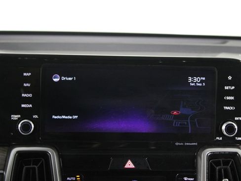 Used 2022 Kia Sorento S w/ Panoramic Sunroof Package AWD/4WD image 6
