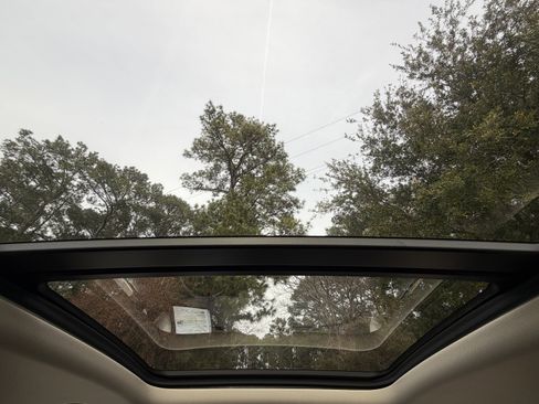 Used 2023 Buick Envision Essence w/ Sport Touring Package image 30