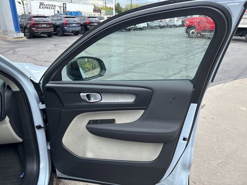 Certified 2026 Volvo XC40 B5 Plus AWD/4WD image 29