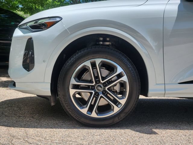 Used 2025 Audi Q5 Premium w/ Convenience Package AWD/4WD image 8