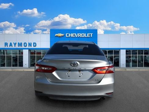 Used 2018 Toyota Camry LE FWD image 4