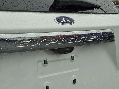 Certified 2022 Ford Explorer Limited w/ Hybrid Equipment Group 310A image 34