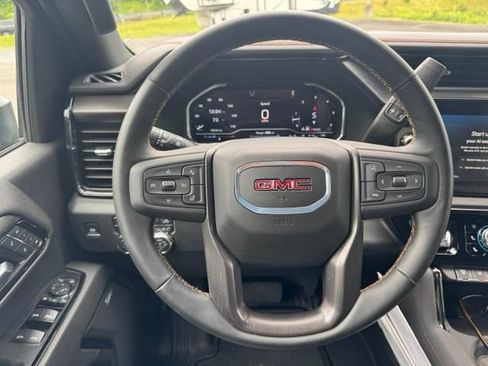 Used 2025 GMC Sierra 2500 AT4 w/ AT4 Premium Plus Package AWD/4WD image 12