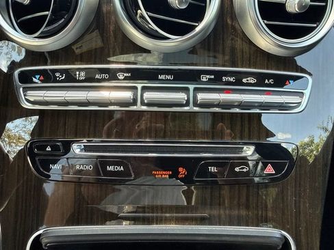 Used 2018 Mercedes-Benz GLC 300 4MATIC image 25