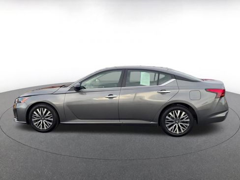 Used 2025 Nissan Altima 2.5 SV image 9