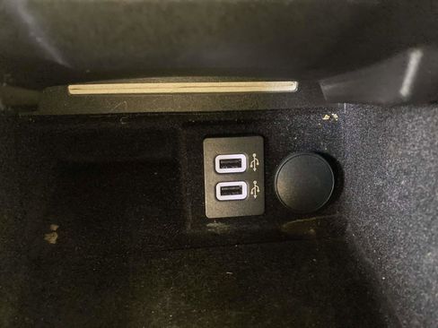 Used 2017 Lincoln Continental Reserve w/ Technology Package image 24