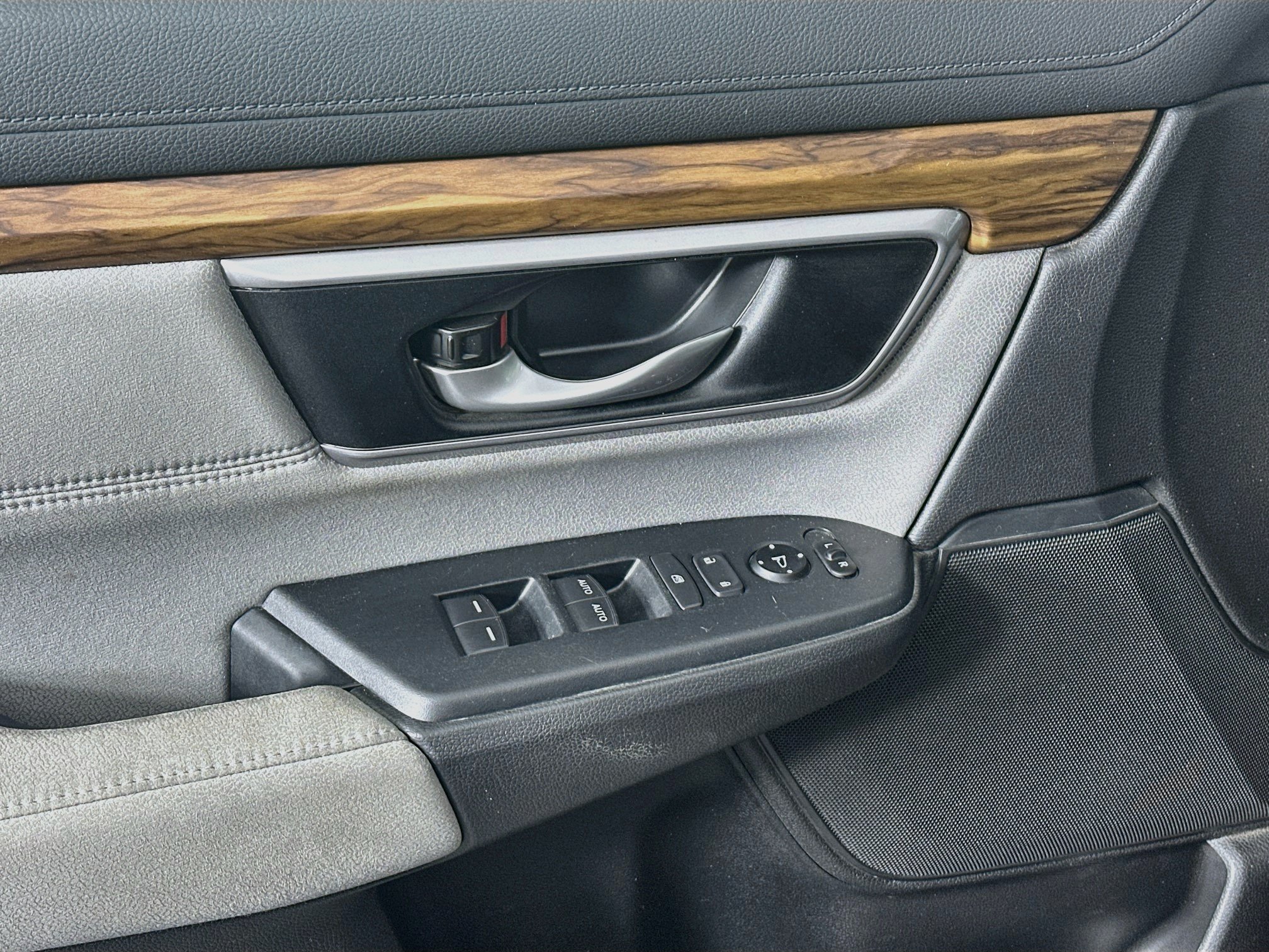 Used 2018 Honda CR-V EX image 15