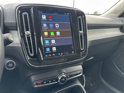 Certified 2025 Volvo XC40 B5 Core image 24