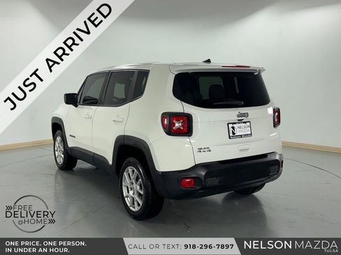 Used 2023 Jeep Renegade Latitude AWD/4WD image 8